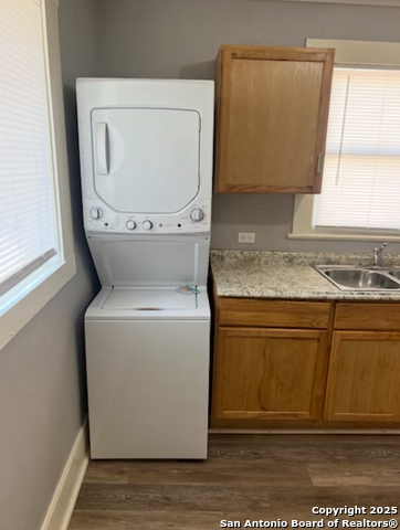 Image 3 of 13 For 205 Kingsbury E