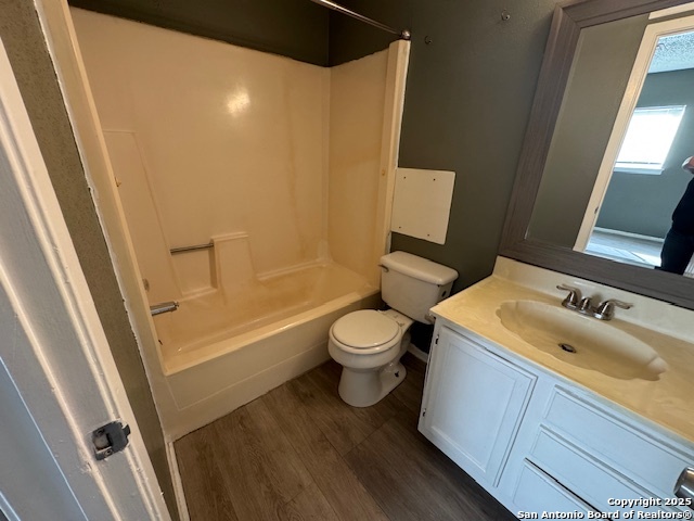 Image 11 of 20 For 10010 Amber Field