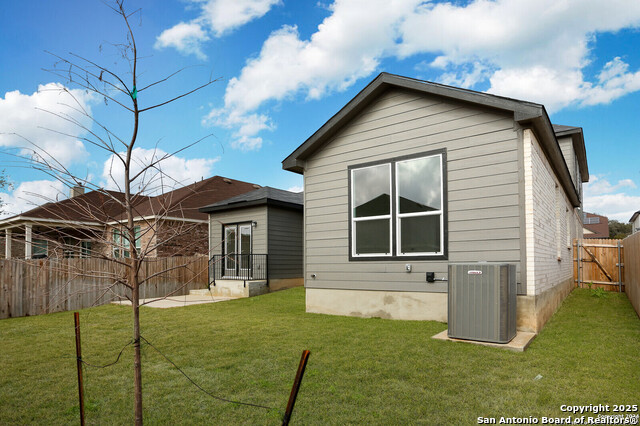 Image 26 of 26 For 5230 Anzueto