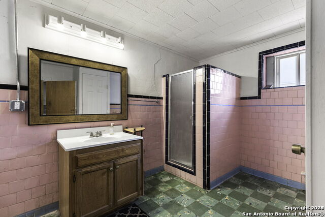 Listing photo id 16 for 922-926 Laredo St S