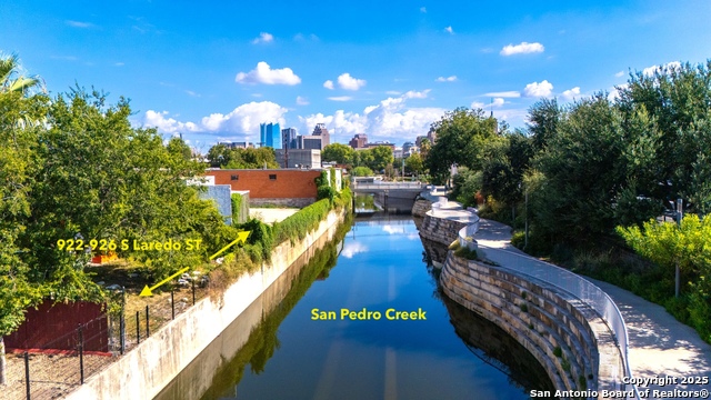 Listing photo id 0 for 922-926 Laredo St S