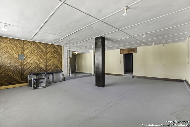 Listing photo id 19 for 922-926 Laredo St S