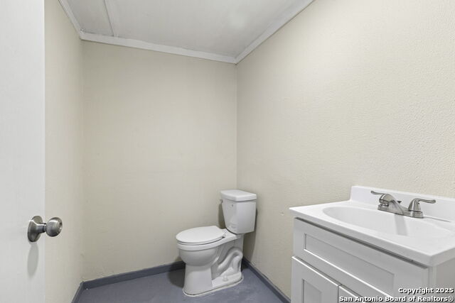 Listing photo id 20 for 922-926 Laredo St S