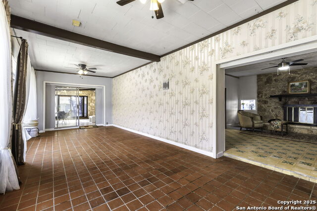 Listing photo id 21 for 922-926 Laredo St S