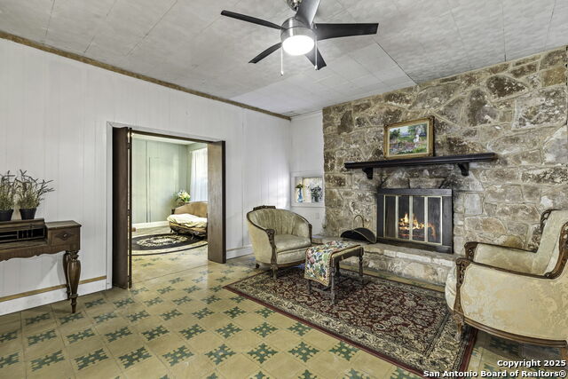 Listing photo id 22 for 922-926 Laredo St S