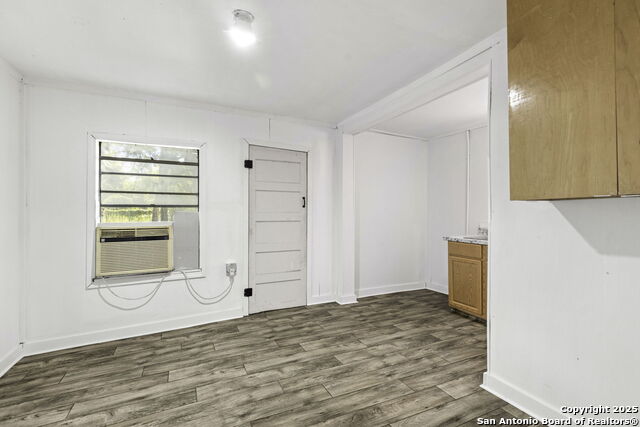 Listing photo id 30 for 922-926 Laredo St S