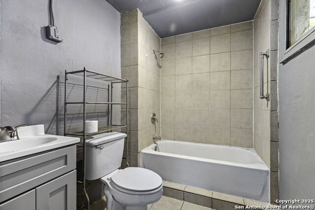 Listing photo id 35 for 922-926 Laredo St S