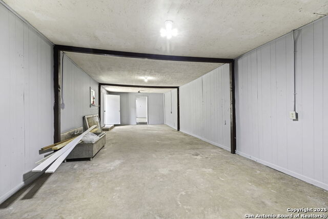 Listing photo id 37 for 922-926 Laredo St S