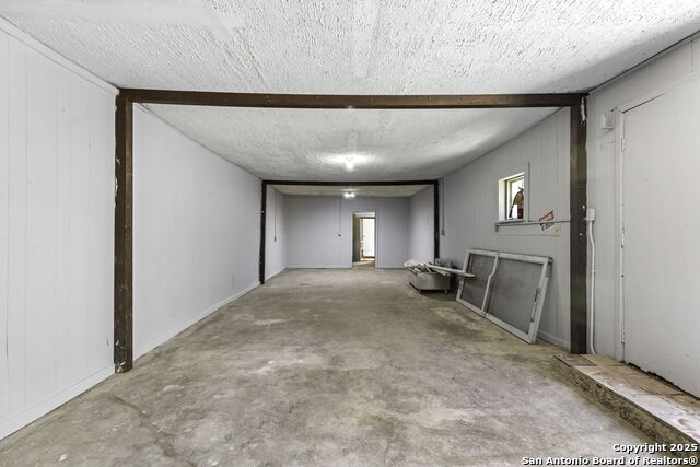 Listing photo id 38 for 922-926 Laredo St S