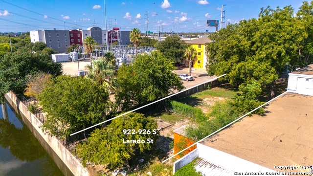 Listing photo id 47 for 922-926 Laredo St S