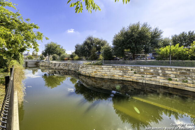 Listing photo id 5 for 922-926 Laredo St S