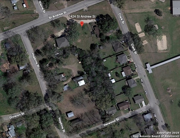 Listing photo id 1 for 1424 Saint Andrew