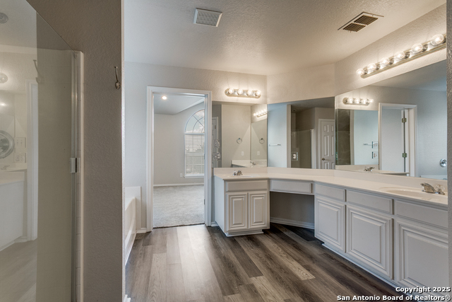 Image 16 of 25 For 21715 Hanover Crest