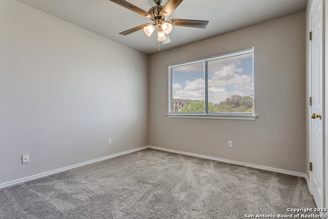 Image 20 of 25 For 21715 Hanover Crest