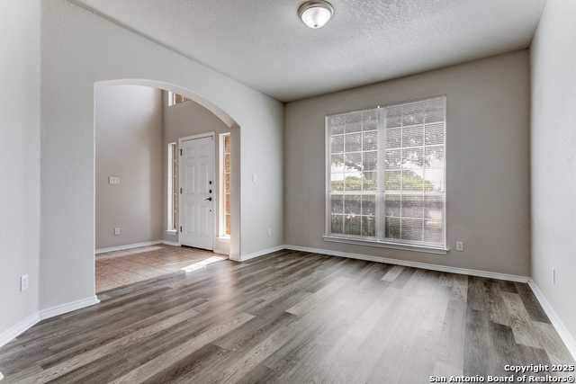 Image 5 of 25 For 21715 Hanover Crest