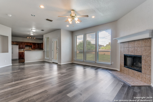 Image 9 of 25 For 21715 Hanover Crest