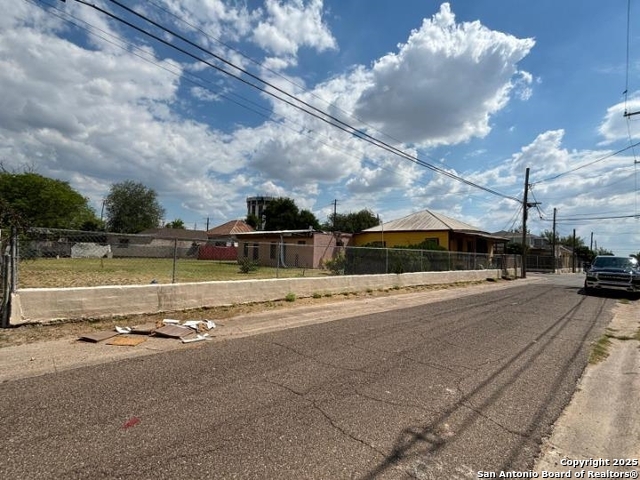 Image 27 of 35 For 201 Vidaurri Ave