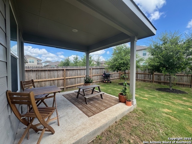 Listing photo id 40 for 222 Grey Woodpecker