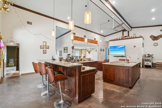 Listing photo id 7 for 3001 Curry  