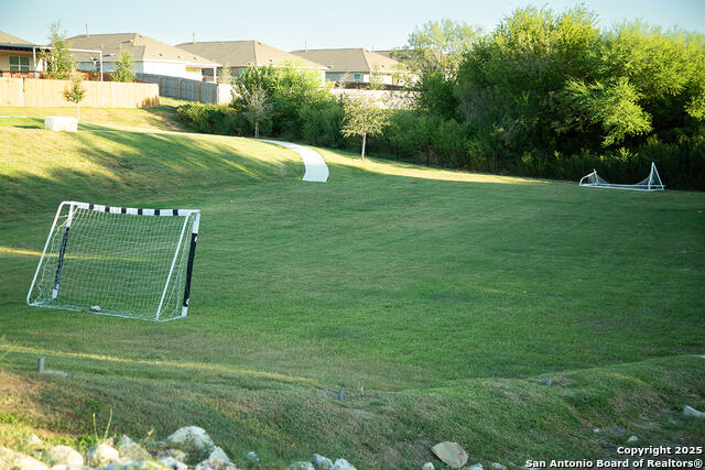 Listing photo id 37 for 4518 Meadowland Pl