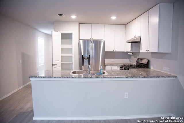 Listing photo id 2 for 4518 Meadowland Pl