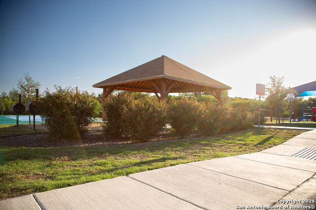 Listing photo id 39 for 4518 Meadowland Pl