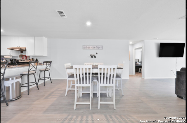 Listing photo id 4 for 4518 Meadowland Pl