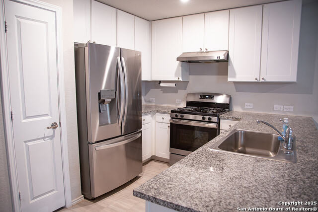 Listing photo id 5 for 4518 Meadowland Pl