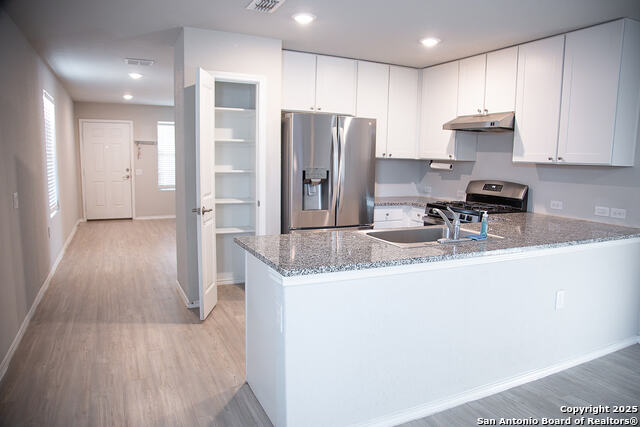 Listing photo id 7 for 4518 Meadowland Pl