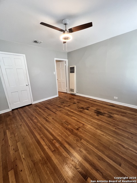 Listing photo id 8 for 816 Shadwell Dr