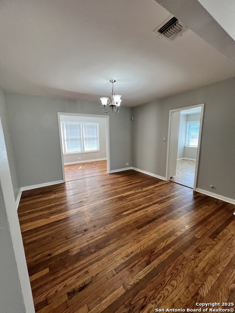 Listing photo id 15 for 816 Shadwell Dr