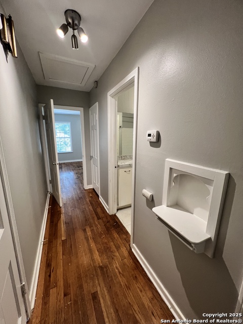 Listing photo id 17 for 816 Shadwell Dr
