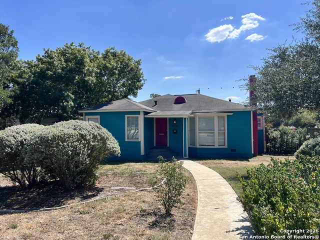Listing photo id 0 for 816 Shadwell Dr