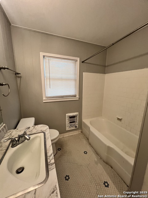Listing photo id 18 for 816 Shadwell Dr
