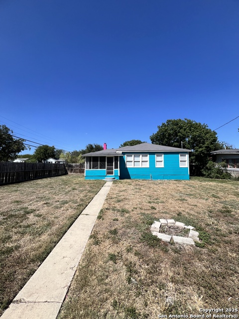 Listing photo id 19 for 816 Shadwell Dr