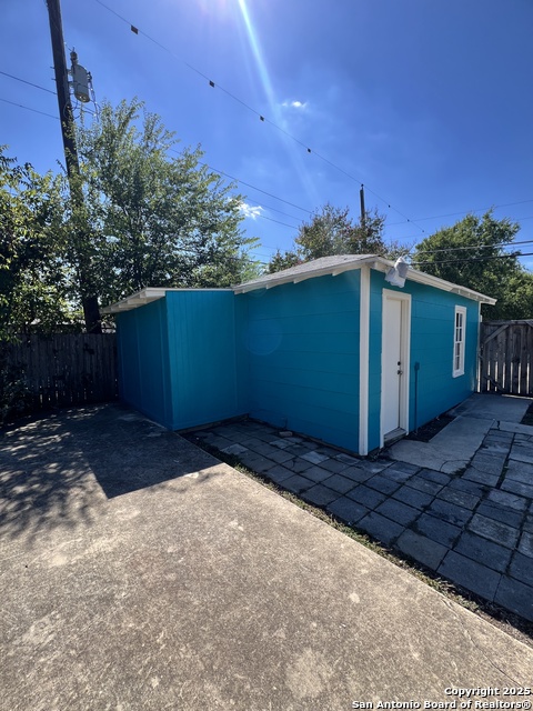 Listing photo id 21 for 816 Shadwell Dr