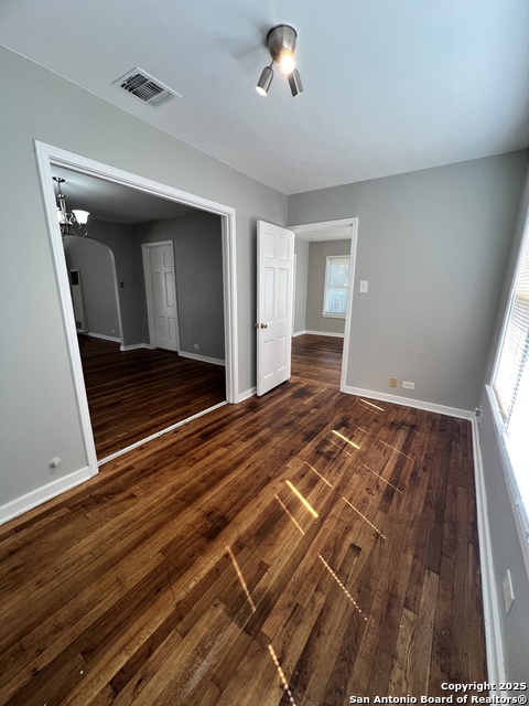 Listing photo id 6 for 816 Shadwell Dr