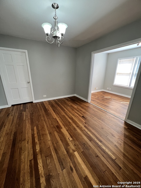Listing photo id 7 for 816 Shadwell Dr