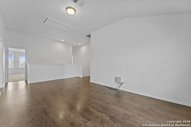 Listing photo id 18 for 10418 Queensland Way