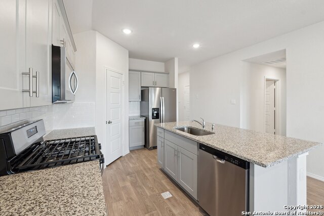Listing photo id 0 for 1686 Kolbe
