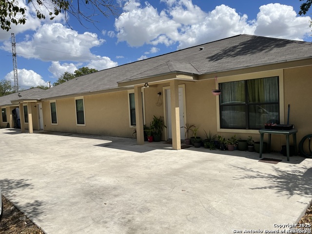 Image 2 of 4 For 823 Bynum 202