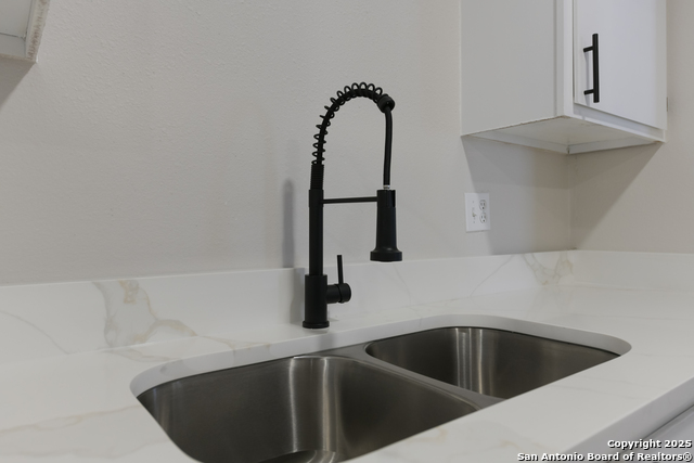 Image 11 of 29 For 6819 Columbia Ridge