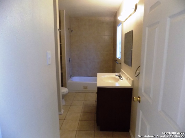 Image 15 of 20 For 636 Norwood W