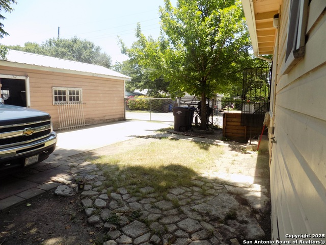 Image 20 of 20 For 636 Norwood W