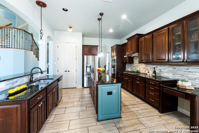 Image 4 of 37 For 11407 Massive Mt