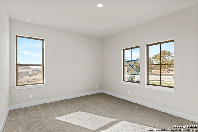 Listing photo id 12 for 116 Alonzo