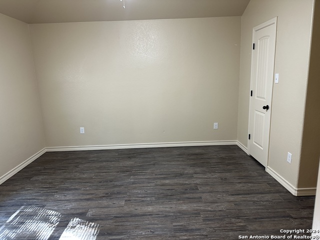 Image 13 of 20 For 6946 Lakeview Dr 101