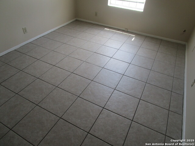 Image 5 of 11 For 4203 Woodmanor Dr  1