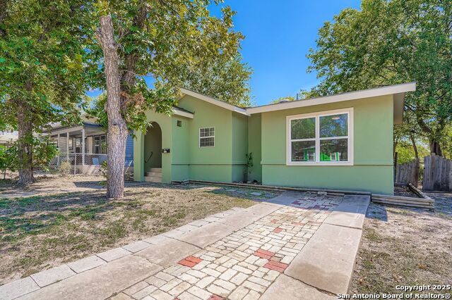 Image 3 of 29 For 122 Adrian Dr