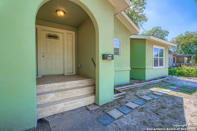 Image 4 of 29 For 122 Adrian Dr